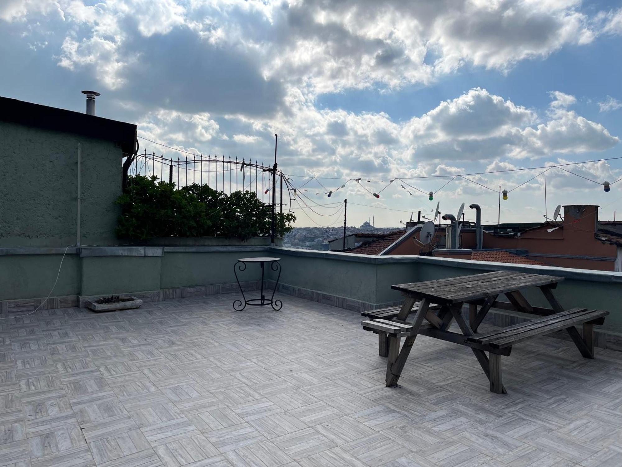 Ganbaru Tours - Flats In Galata Lägenhet Istanbul Exteriör bild